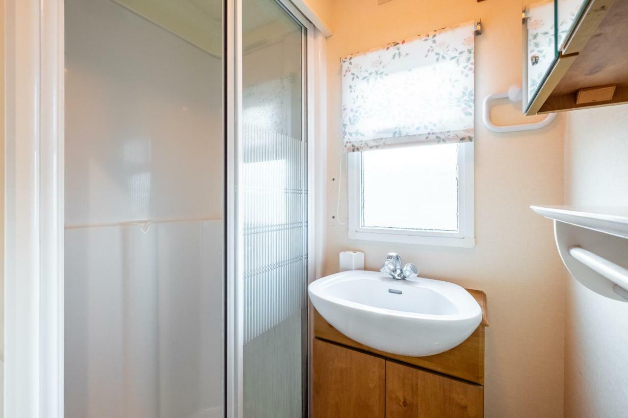 Caravan Beach Holiday Hotel Saint Osyth Eksteriør billede